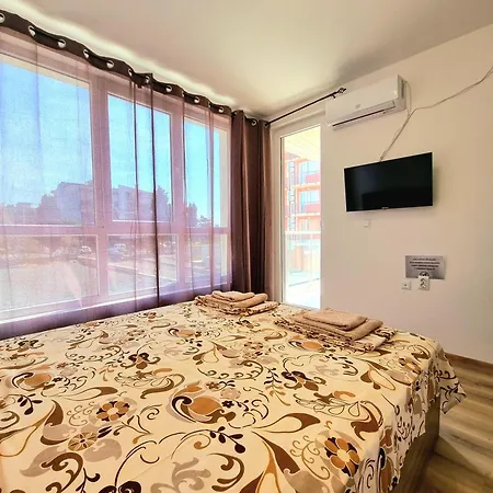 Sunny Breeze Apartment *