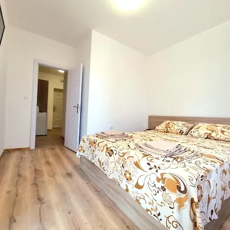 Sunny Breeze Apartment *